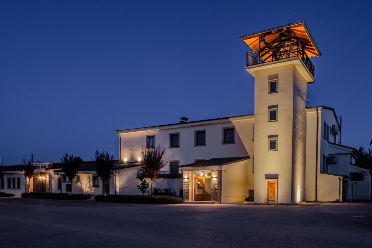 PenziónZemianskyDvor Hotel Surovce Exterior foto